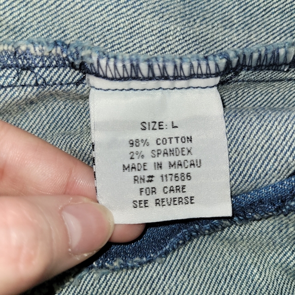 Surf Diva | Vintage-Inspired Fitted Denim Jacket with Snap Buttons - Picture 7 of 9